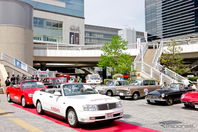 東京・品川に集結したダットサンなどの旧車45台。午後には街をパレード走行した。