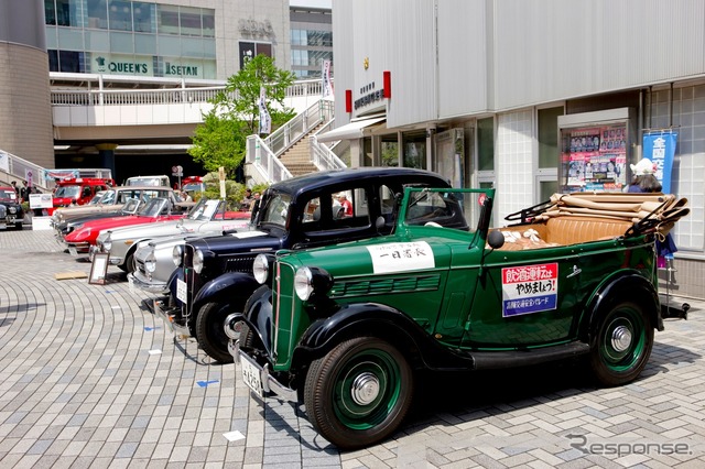 東京・品川に集結したダットサンなどの旧車45台。午後には街をパレード走行した。