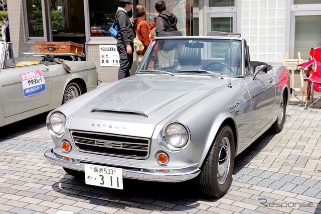 東京・品川に集結したダットサンなどの旧車45台。午後には街をパレード走行した。
