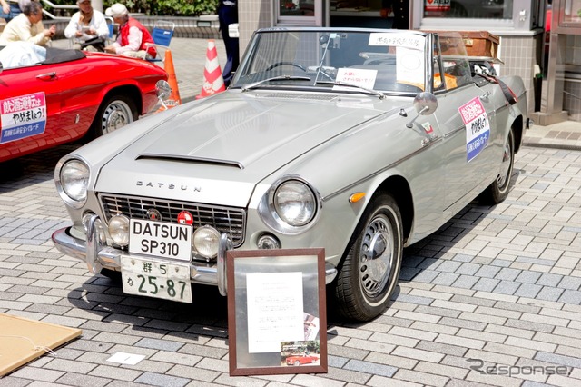 東京・品川に集結したダットサンなどの旧車45台。午後には街をパレード走行した。