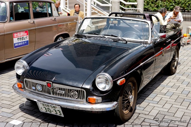東京・品川に集結したダットサンなどの旧車45台。午後には街をパレード走行した。