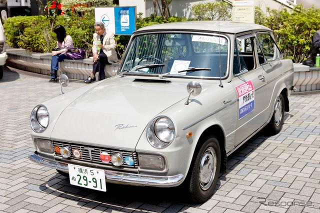 東京・品川に集結したダットサンなどの旧車45台。午後には街をパレード走行した。