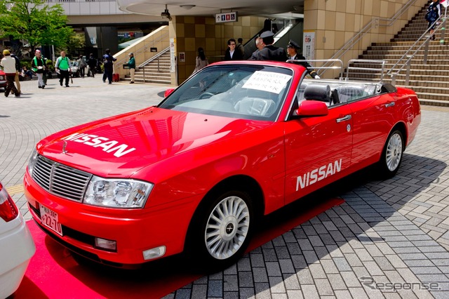 東京・品川に集結したダットサンなどの旧車45台。午後には街をパレード走行した。