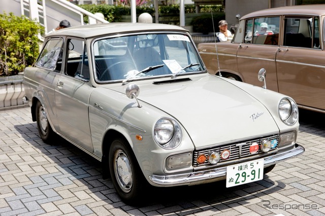 ダットサンや懐かしの日産車が並んだ