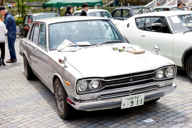 ダットサンや懐かしの日産車が並んだ