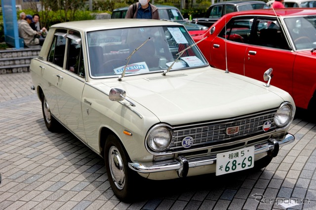 ダットサンや懐かしの日産車が並んだ