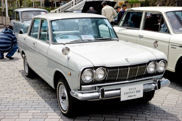 ダットサン、日産の名車がずらりと並んだ