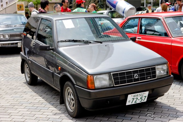ダットサン、日産の名車がずらりと並んだ