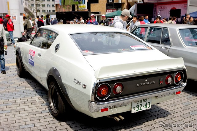 ダットサン、日産の名車がずらりと並んだ