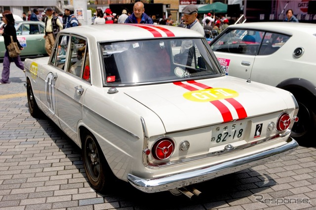 ダットサン、日産の名車がずらりと並んだ