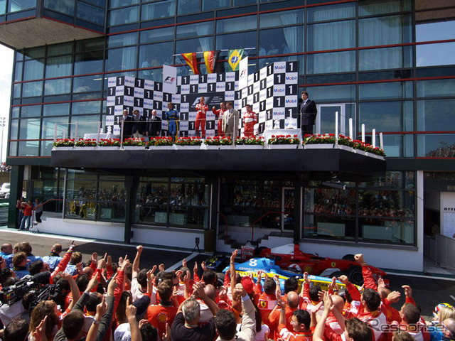 【F1フランスGP】王者の作戦は4ストップ…シューマッハ優勝