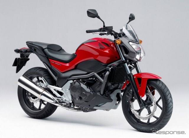 ホンダNC700S(マグナレッド)