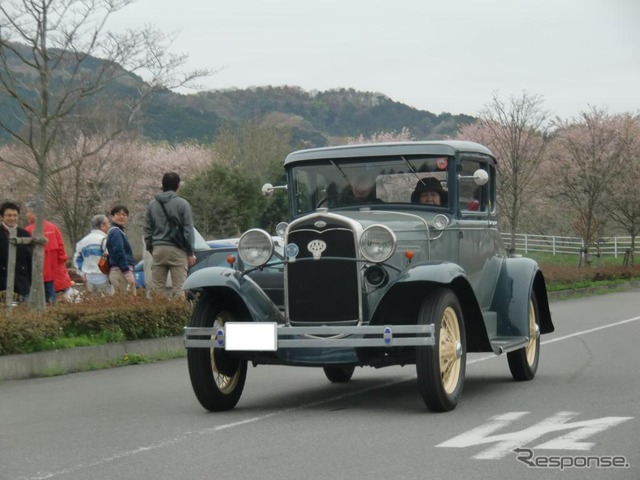 フォードモデルAもツーリングへスタート。