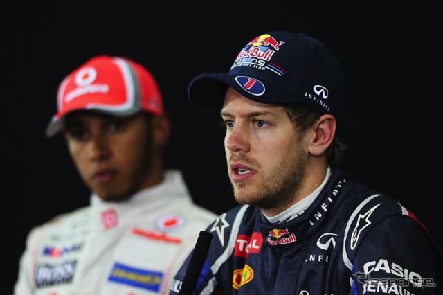 ベッテル（レッドブル、手前）とハミルトン（マクラーレン、F1バーレーンGP）