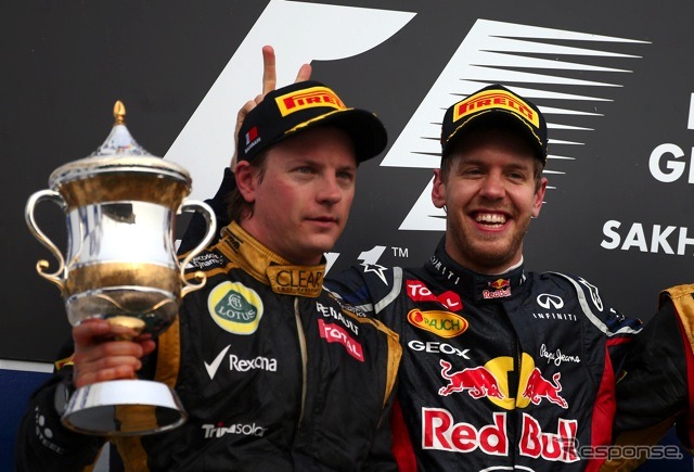 優勝：ベッテル（レッドブル、向かって右）と2位：ライコネン（ロータス、F1バーレーンGP決勝）