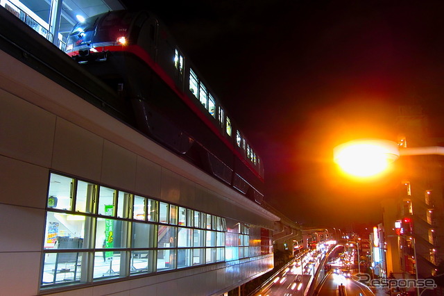 夜の街・栄町社交街への最寄り駅となる安里駅は「安里屋ユンタ」が流れる（2012年4月20日撮影）