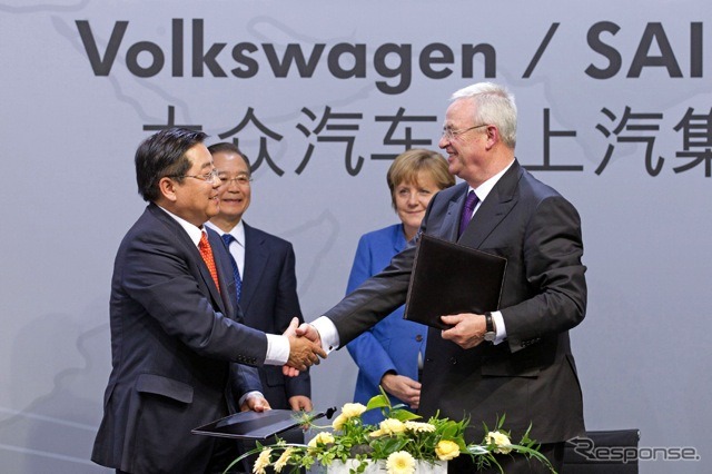 中国・温家宝首相とドイツ・メルケル首相が、ウォルフスブルグのフォルクスワーゲン工場を訪問