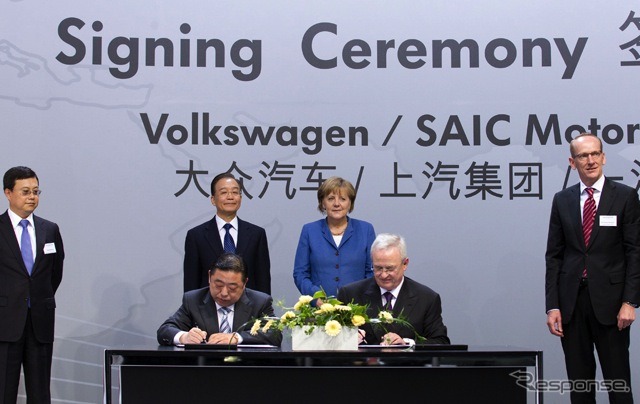 中国・温家宝首相とドイツ・メルケル首相が、ウォルフスブルグのフォルクスワーゲン工場を訪問