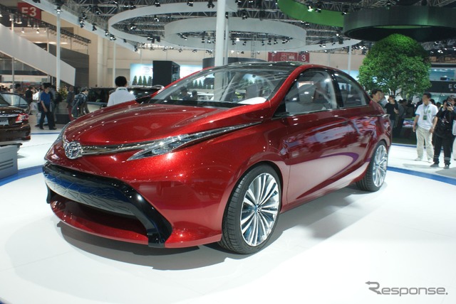トヨタが北京モーターショー12で初公開したコンセプトカー、『Dear ～〓（チン）～』（〓「立」の下に「ホ」）