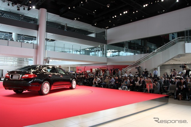 日産シーマ新型発表(横浜、日産ギャラリー)