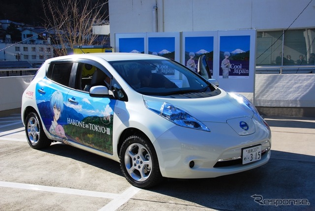 箱根町公用車。綾波レイ仕様の日産リーフ(写真:箱根町提供)