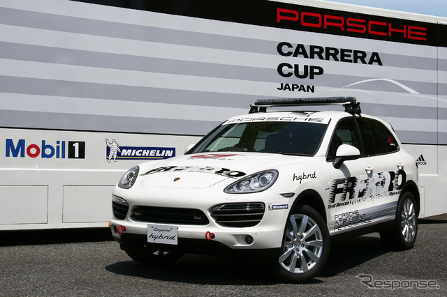 SUPER GTシリーズのファースト・レスキュー・オペレーション車両(FRO)として、採用されたカイエンSハイブリッド