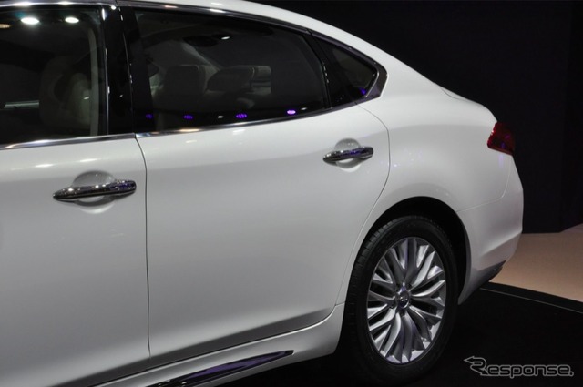 インフィニティM35hL(北京モーターショー12)