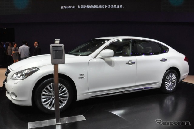 インフィニティM35hL(北京モーターショー12)