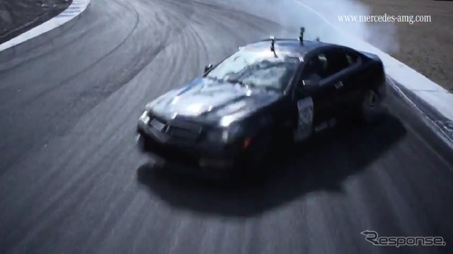 米国ラグナセカでドリフト走行を披露するメルセデスベンツC63AMGクーペ(動画キャプチャー)