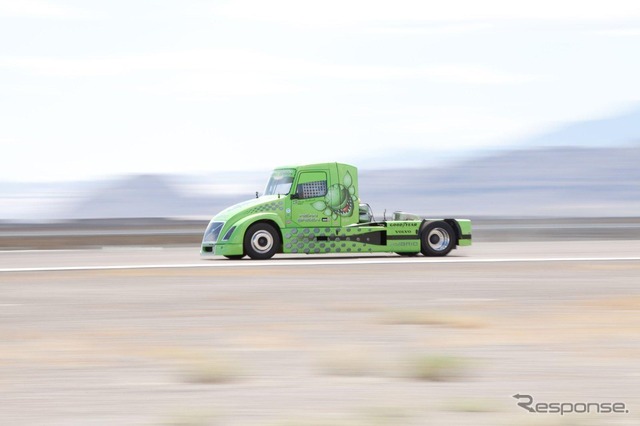 236.577km/hの最高速を計測したボルボのハイブリッドトラック、MEAN GREEN