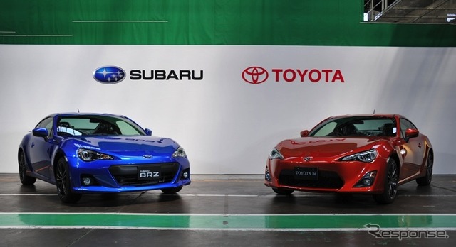 スバルBRZとトヨタ86のラインオフ式典