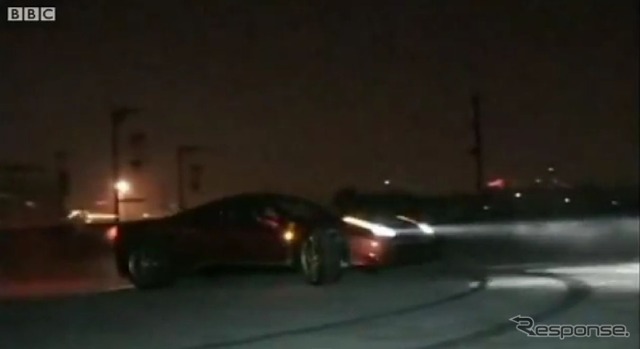 南京の古城壁の上でデモ走行したフェラーリ458イタリア(動画キャプチャー)