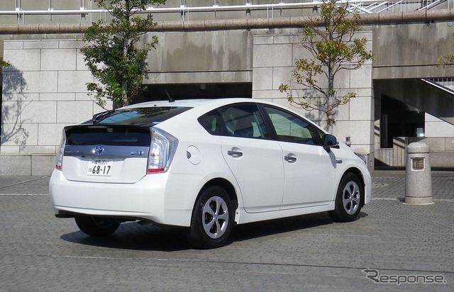 トヨタ・プリウスPHV