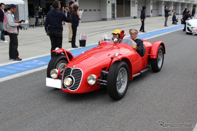 タレントの堺正章氏と愛車のマセラティA6GCS