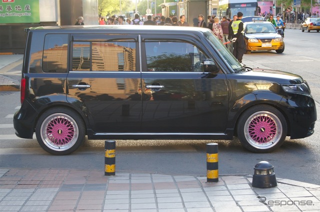 北京を行き交うさまざまなクルマ。世界的に有名な高級車たちも。