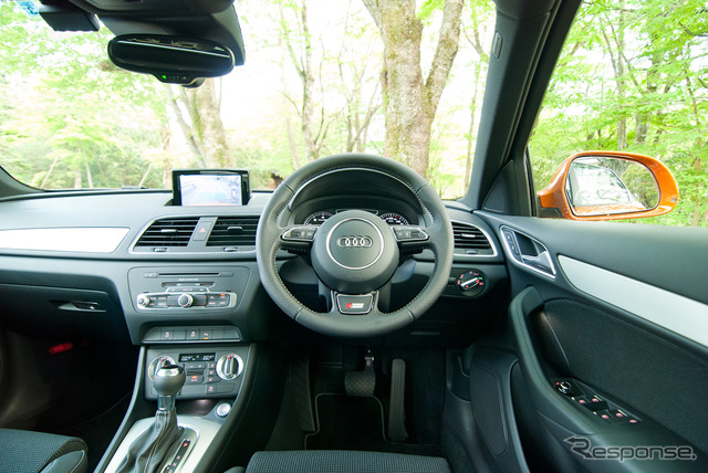 アウディ Q3 「S-Line」パッケージ、ボディカラー:サモアオレンジM