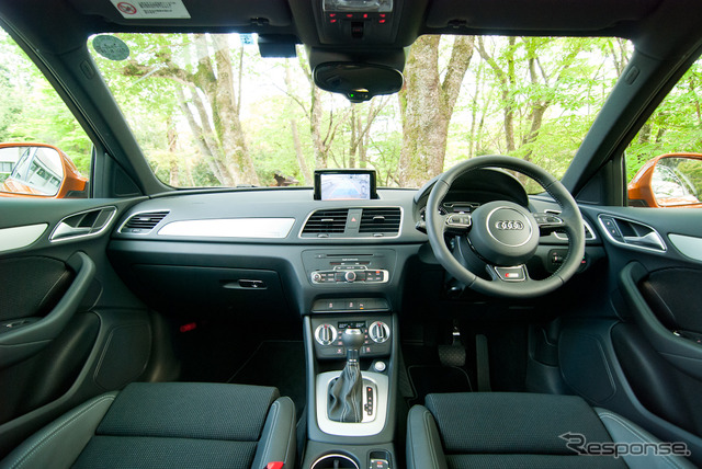 アウディ Q3 「S-Line」パッケージ、ボディカラー:サモアオレンジM