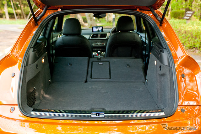 アウディ Q3 「S-Line」パッケージ、ボディカラー:サモアオレンジM