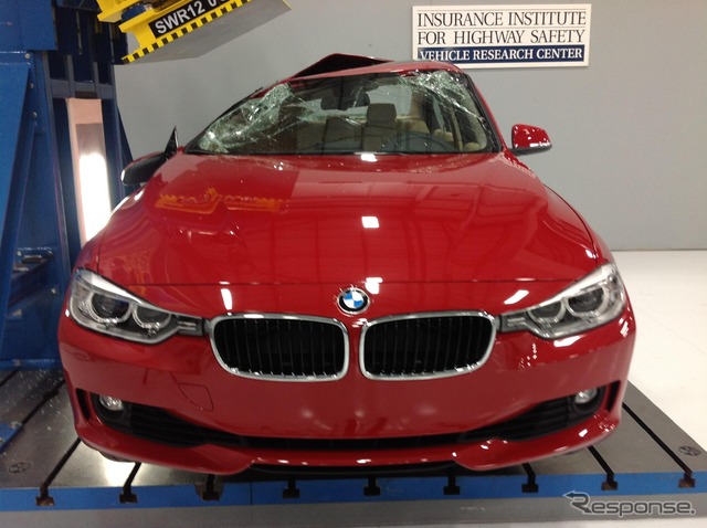 米国IIHS(道路安全保険協会)が実施した新型BMW 3シリーズセダンの衝突テスト