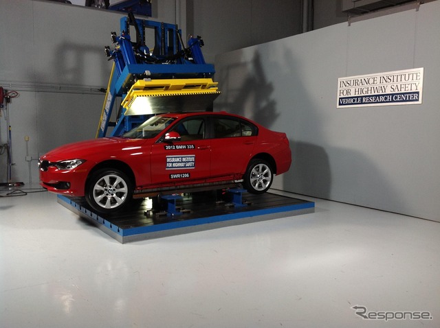 米国IIHS(道路安全保険協会)が実施した新型BMW 3シリーズセダンの衝突テスト