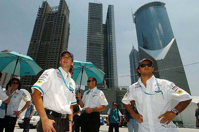 F1が上海のストリートに登場