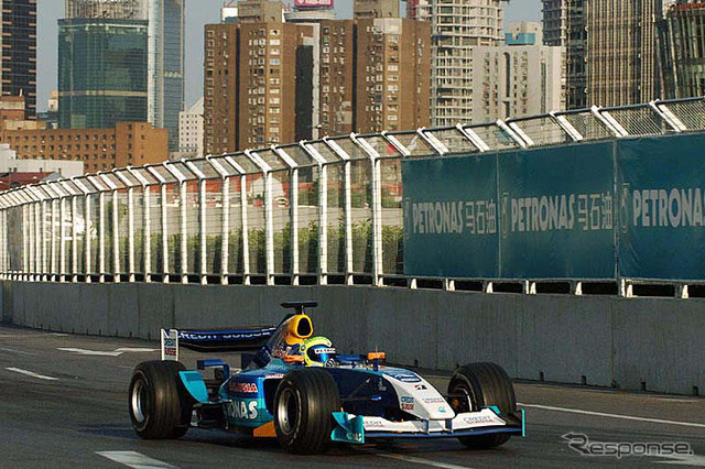 F1が上海のストリートに登場