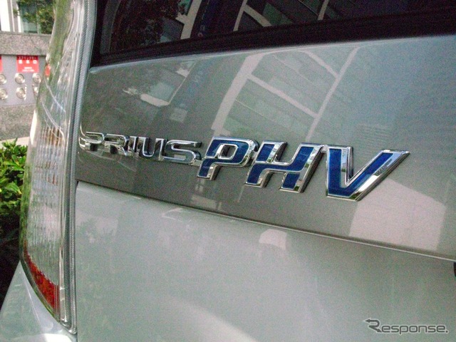 トヨタ・プリウスPHV