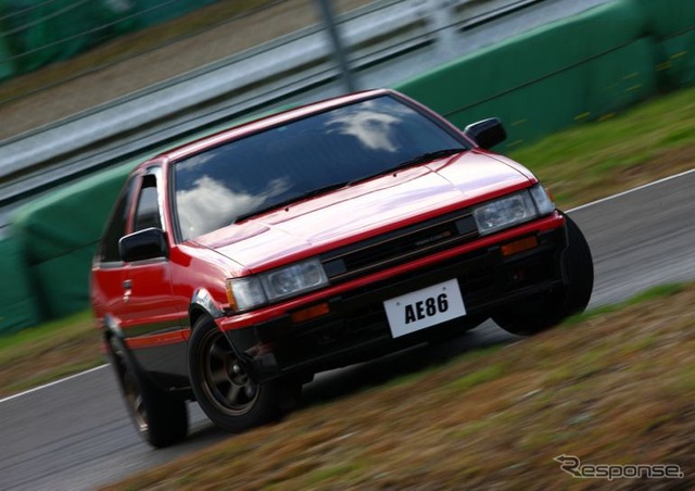 AE86型カローラレビン