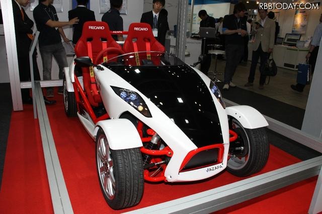 AZAPAのコンセプトEVミニカー。リチウムイオンバッテリーでインホイールモーター2基の後輪駆動だ。(人とくるまのテクノロジー12)