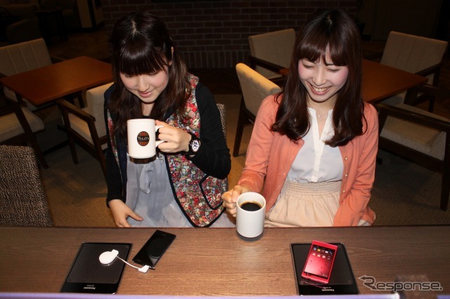 パナソニックがタリーズなどでモバイル端末向けワイヤレス充電サービスを開始