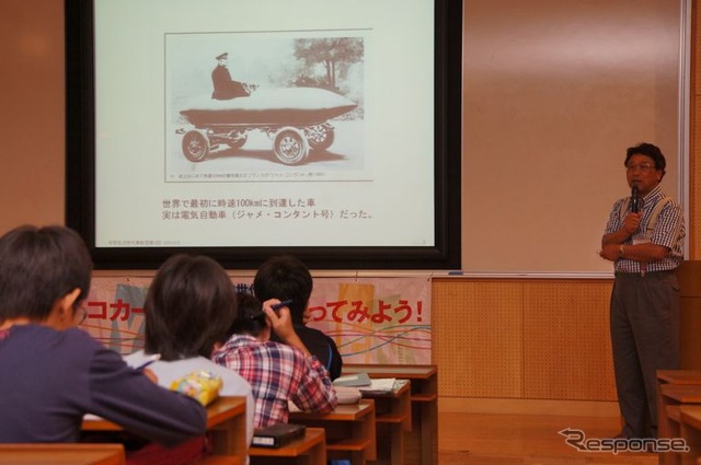 中学生がハイブリッドカー組み立て&試乗を体験