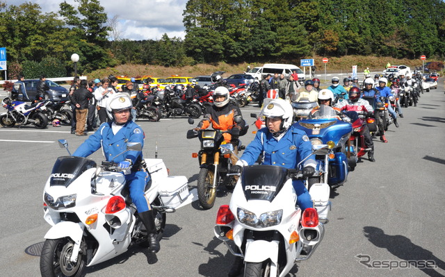 「伊豆スカイラインライダー事故ゼロ作戦」初回の様子(参考画像、09年11月)