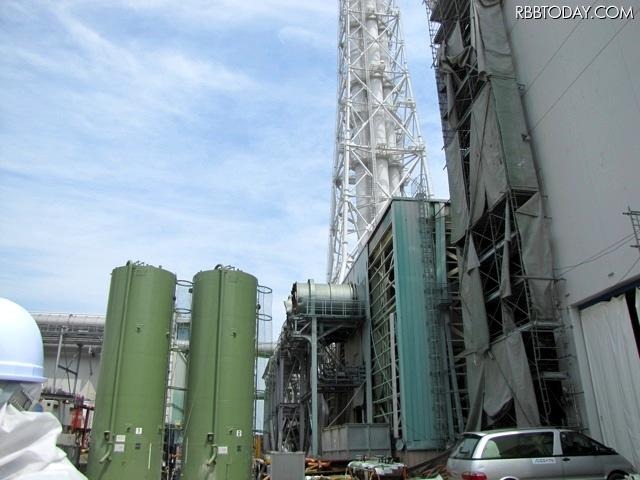 4号機原子炉建屋横(セメントサイロ)