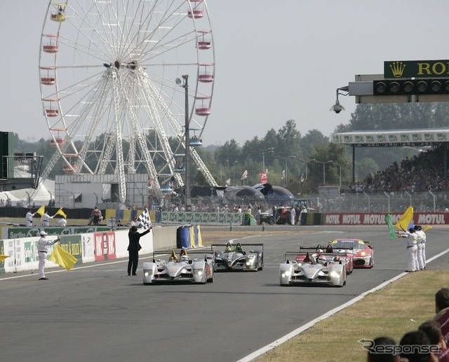 2006年、ディーゼルエンジンで初めてルマン24時間を制したR10